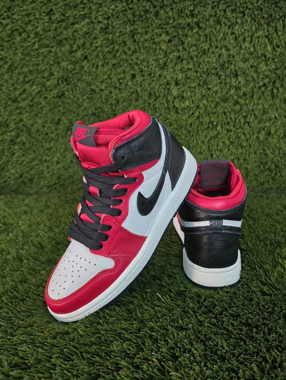 Jordan 1 Retro High Satin 'Snake Chicago'